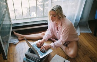 Shoshana Bush feet photo 16