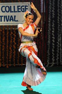 Shraddha Arya feet photo thumbnail