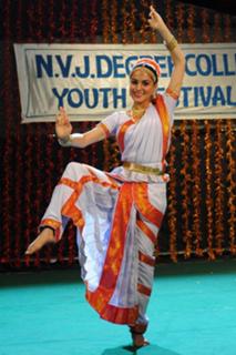 Shraddha Arya feet photo thumbnail