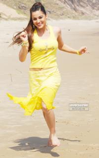 Shraddha Arya feet photo thumbnail