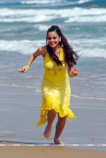 Shraddha Arya feet photo thumbnail