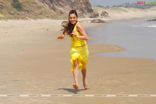Shraddha Arya feet photo thumbnail