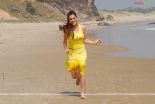 Shraddha Arya feet photo thumbnail