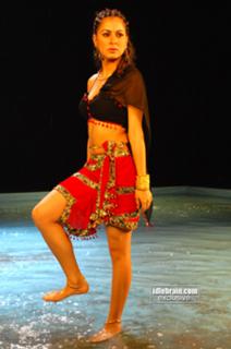 Shraddha Arya feet photo thumbnail