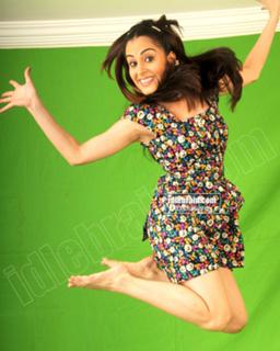 Shraddha Arya feet photo thumbnail