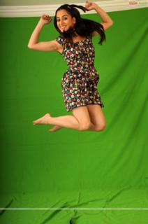 Shraddha Arya feet photo thumbnail