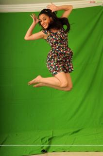 Shraddha Arya feet photo thumbnail