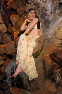 Shraddha Arya feet photo thumbnail