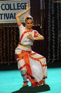 Shraddha Arya feet photo thumbnail