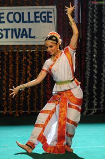 Shraddha Arya feet photo thumbnail