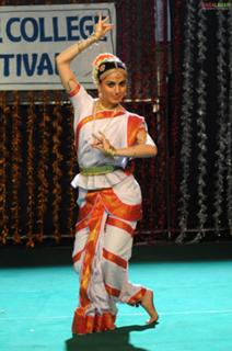 Shraddha Arya feet photo thumbnail