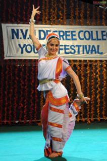 Shraddha Arya feet photo thumbnail