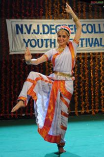 Shraddha Arya feet photo thumbnail