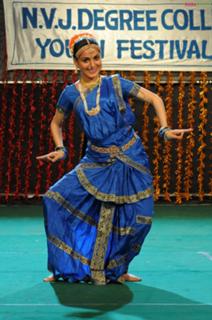 Shraddha Arya feet photo thumbnail