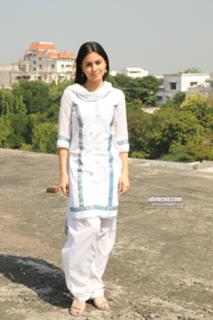 Shraddha Arya feet photo thumbnail