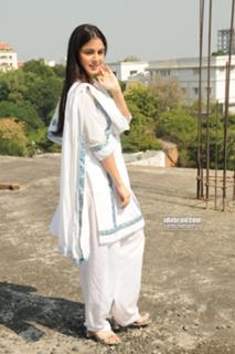 Shraddha Arya feet photo thumbnail