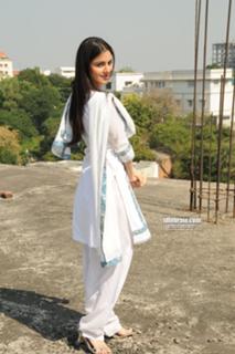 Shraddha Arya feet photo thumbnail