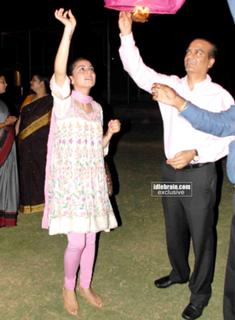 Shraddha Arya feet photo thumbnail