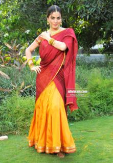 Shraddha Arya feet photo thumbnail