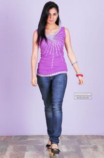 Shraddha Arya feet photo thumbnail