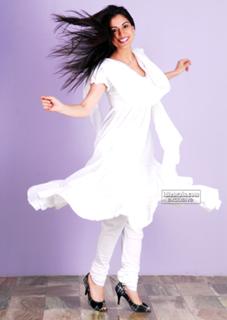 Shraddha Arya feet photo thumbnail