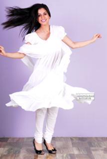 Shraddha Arya feet photo thumbnail