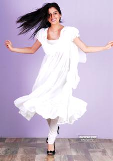 Shraddha Arya feet photo thumbnail