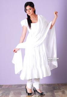 Shraddha Arya feet photo thumbnail