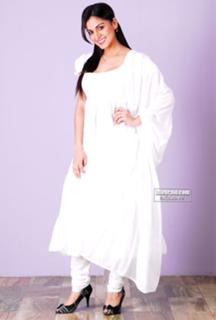 Shraddha Arya feet photo thumbnail