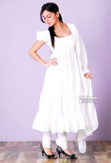 Shraddha Arya feet photo thumbnail