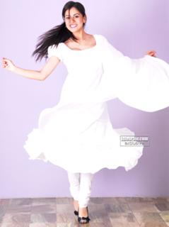 Shraddha Arya feet photo thumbnail