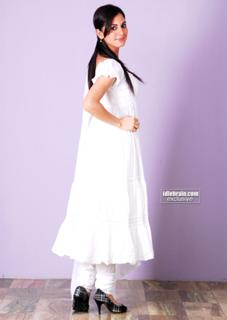 Shraddha Arya feet photo thumbnail