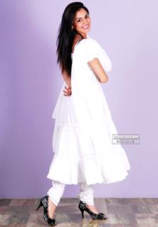 Shraddha Arya feet photo thumbnail