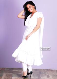 Shraddha Arya feet photo thumbnail