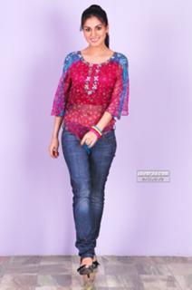 Shraddha Arya feet photo thumbnail