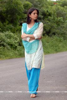 Shraddha Arya feet photo thumbnail