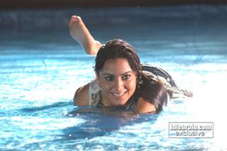 Shraddha Arya feet photo thumbnail