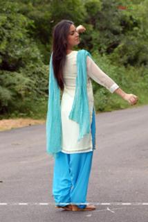 Shraddha Arya feet photo thumbnail