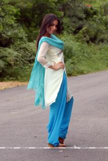 Shraddha Arya feet photo thumbnail