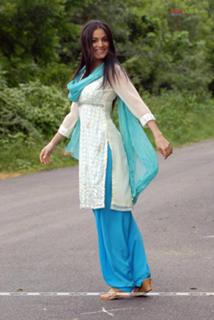 Shraddha Arya feet photo thumbnail