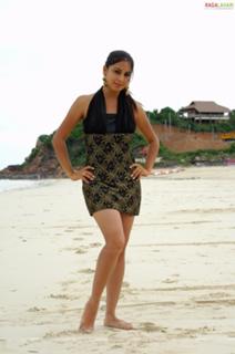 Shraddha Arya feet photo thumbnail