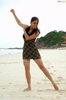 Shraddha Arya feet photo thumbnail