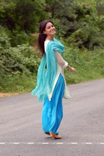 Shraddha Arya feet photo thumbnail