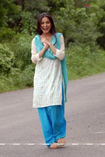 Shraddha Arya feet photo thumbnail