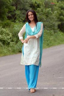 Shraddha Arya feet photo thumbnail