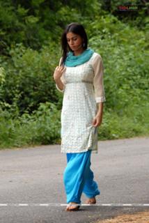 Shraddha Arya feet photo thumbnail