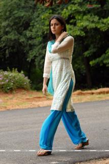 Shraddha Arya feet photo thumbnail