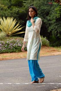 Shraddha Arya feet photo thumbnail