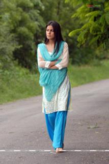 Shraddha Arya feet photo thumbnail
