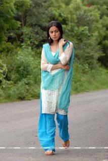 Shraddha Arya feet photo thumbnail